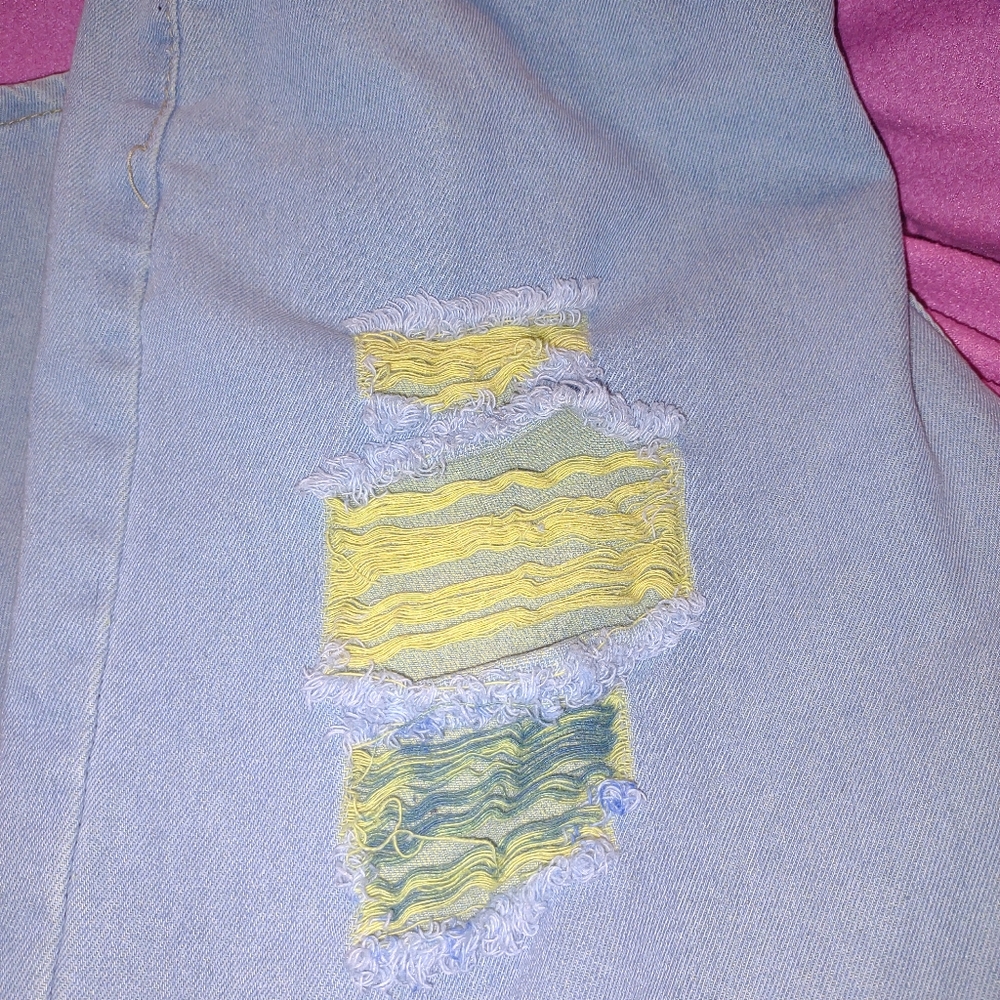 Stretchy Distressed Jeans - Picture 4 of 5